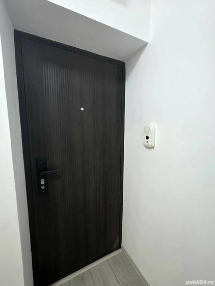 De vanzare apartament cu 4 camere, zona Pietei, complet renovat, 76.490 euro - 1