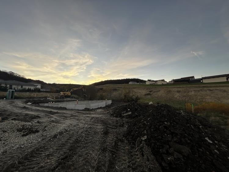 Teren autorizat in Chinteni pentru 2 case individuale cu fundatii ridicate - 1