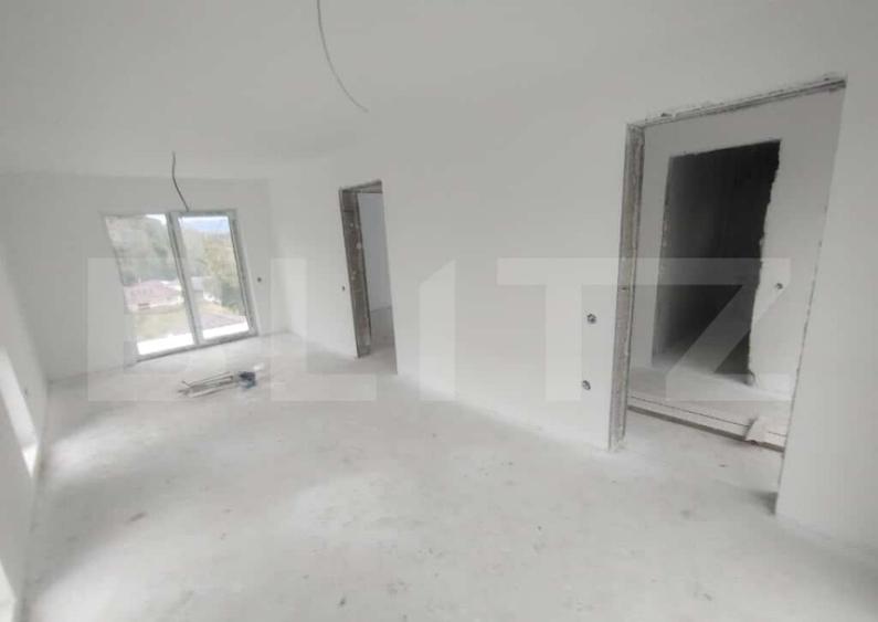 Casa 111 mp,pe 2 nivele cu 4 camere,570 mp teren,zona Valea - 8