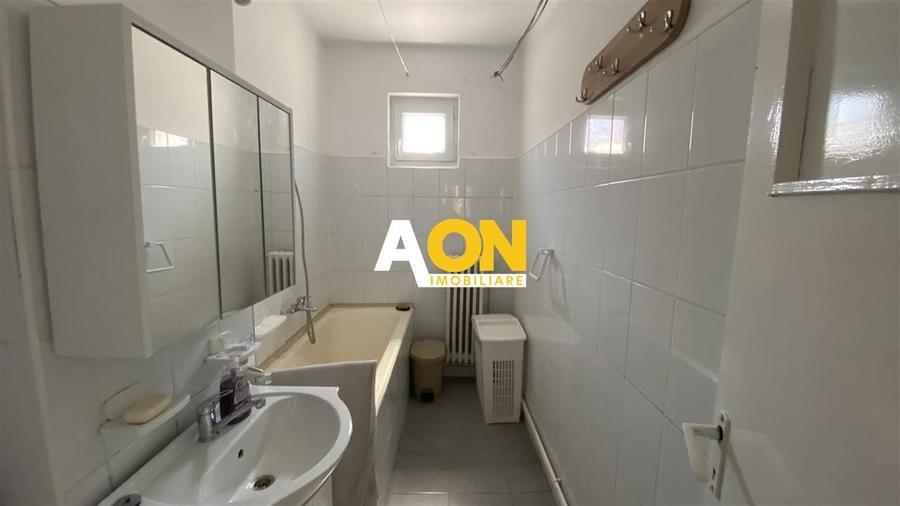 Apartament 3 camere, decomandat Cetate - 2