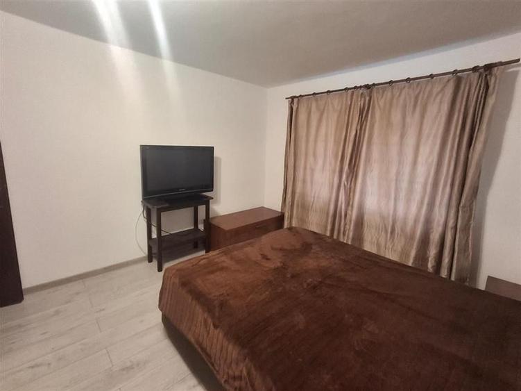 Apartament 3 camere decomandat pivnita zona Strand - 12