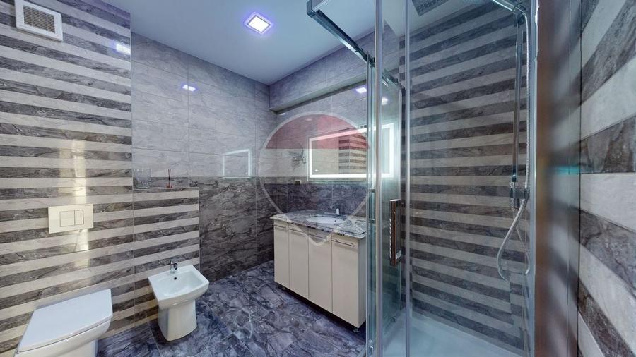 Apartament cu 2 camere decomandat în Tractorul