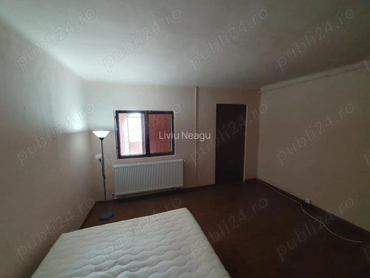Vand casa cu teren ?i spa?iu comercial Vand casa cu teren ?i spa?iu comercial