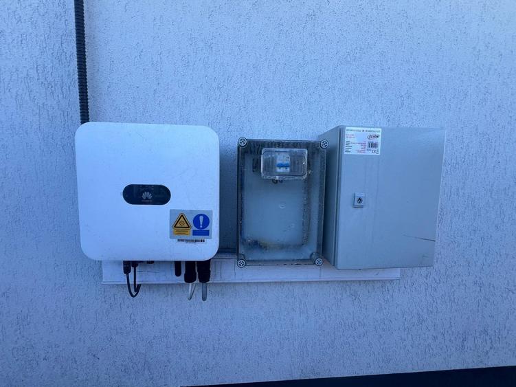 Casa individuala pe parter cu 4 camere // 2 bai // panouri 3 Kw - 12