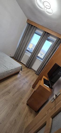 Inchiriez apartament 3 camere decomandat - 2