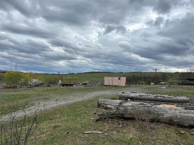 Inchiriez teren intravilan, cu acces din E60 - 2