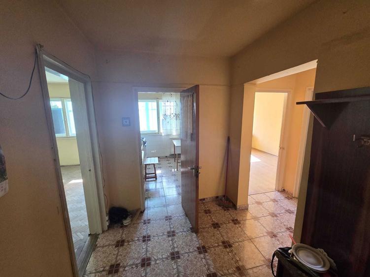 Apartament 2 camere, et. 3, decomandat, vis a vis de Kaufland Vest - 4
