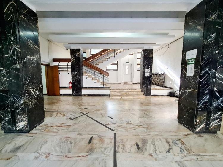 Spatiu Birou de Inchiriat  Metrou Universitate 29 MP Paza 24/7 - 5