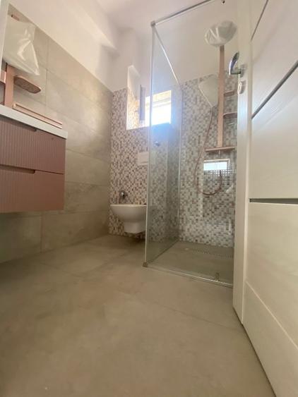 Casă individuală cu 4 camere cu Canalizare în 1 Decembrie