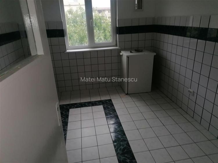 Decomandat Bloc Izolat Calea Girocului