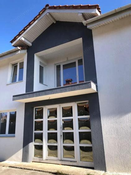 BRASADAS vinde casa in zona Micro 17 teren 9.5 ari 240mp. - 6