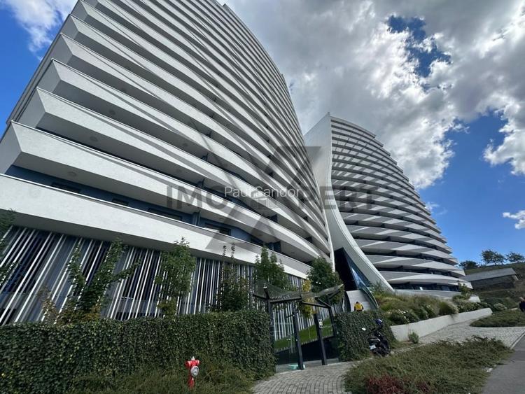 Apartament 4 camere , 2 parcari, terasa 60 mp , Wings