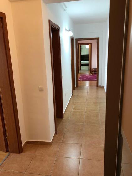 Inchiriez pe termen lung apartament cu 3 camere in centru. - 1