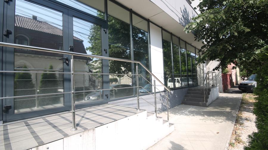 Spatiu cu destinatie Birouri,178,3 mp,2 grupuri sanitare,bucatarie - 1