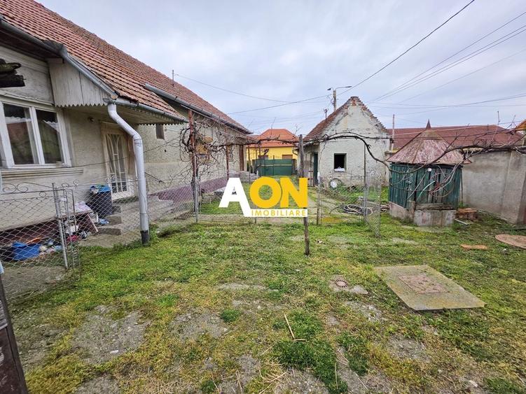 Teren intravilan parcelat, 1621 mp, cu casa demolabila, Barabant - 2