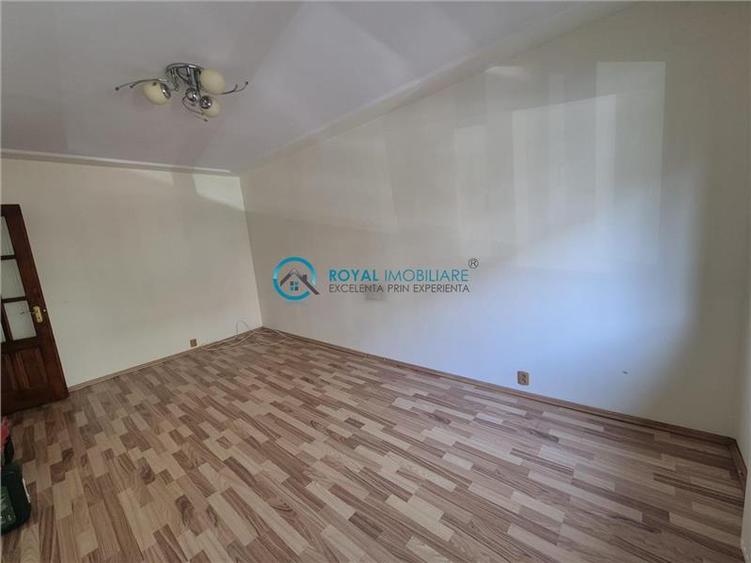 Royal Imobiliare - Vanzare apartament 3 camere zona Malu Rosu - 3
