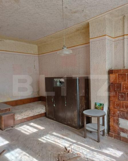 Casa zona centrala Dej,curte comuna, 31mp - 2