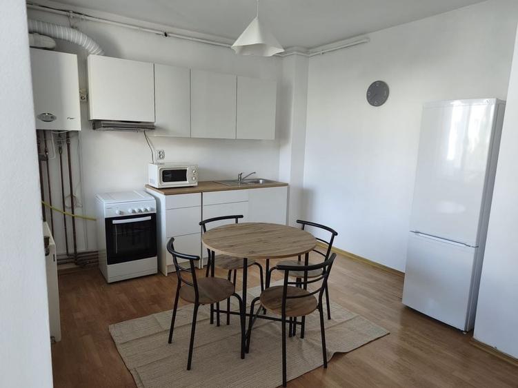 Apartament cu 2 camere semidecomandat în Sub Arini