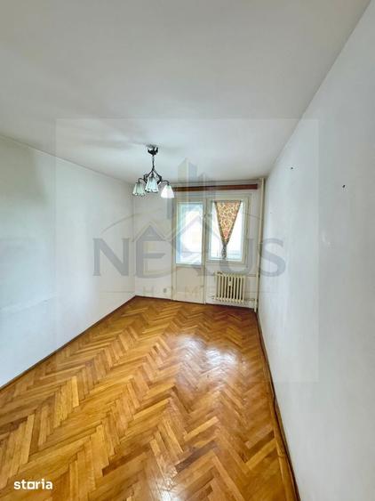 Apartament cu 3 camere semidecomandat în Berceni