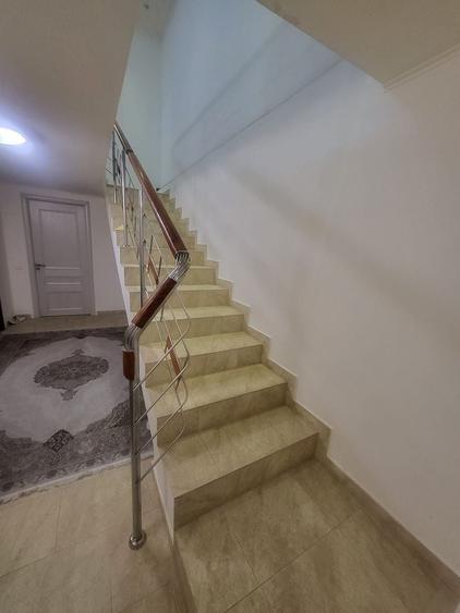 Apartament 5 camere,suprafata mare, curte, bloc 2006 - 4 nivele, Decebal, metrou - 8