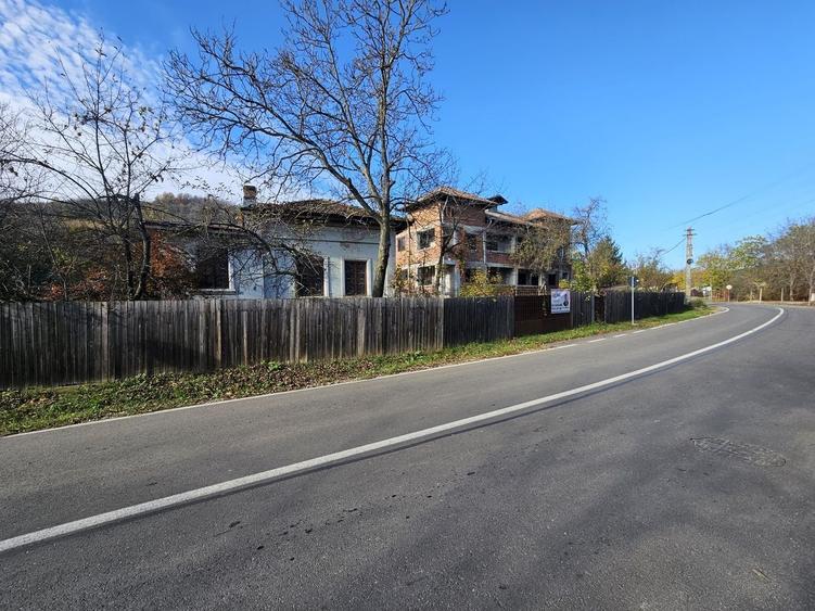 Proprietate deosebită în orașul Ștefănești, intrare pe strada Izvorani - 13