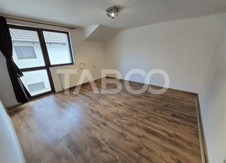 Casa de vanzare cu 6 camere 2 parcari curte libera 200 mp in Selimbar - 6