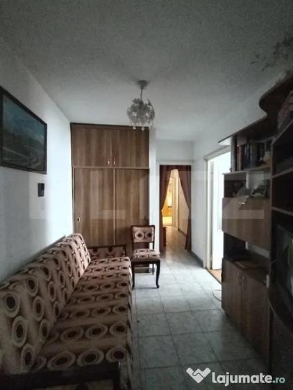 Apartament cu 3 camere decomandat, mobilat în Micro 4