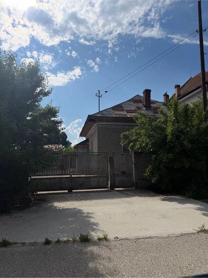 Casă cu Teren 1650 Mp în Central