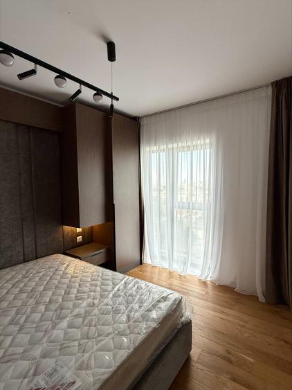 Apartament cu 3 camere semidecomandat în Cotroceni