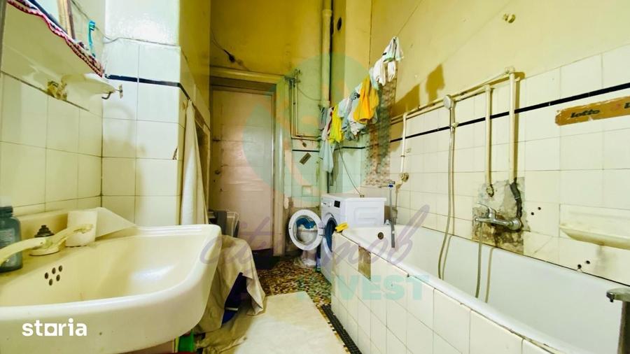 Casă cu 10 camere cu Teren 250 Mp în Timpuri Noi