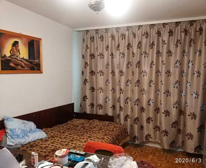 Apartament cu 3 camere semidecomandat în Rovine