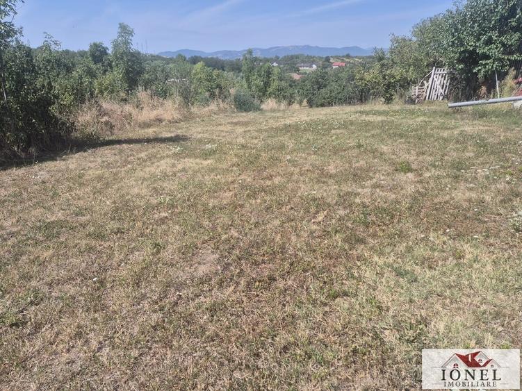 Teren Construcții intravilan de 728 mp, în Est