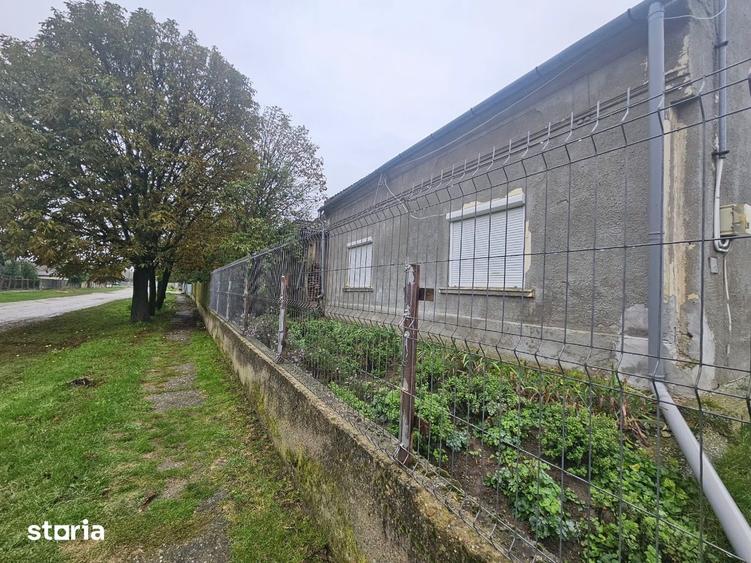 Casă cu 3 camere cu Teren 1000 Mp în Curtuișeni