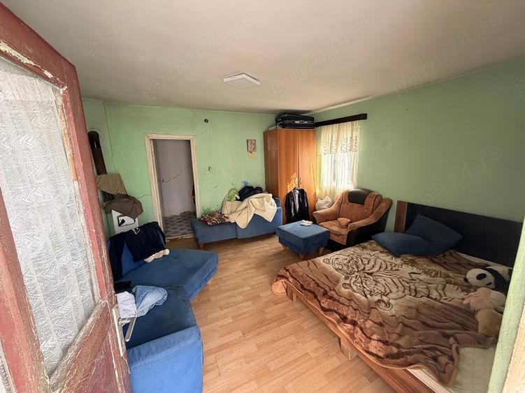 Casă cu 2 camere cu Teren 1000 Mp în Zam