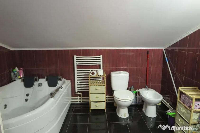 Casă cu 6 camere cu Teren 124 Mp în Aurel Vlaicu