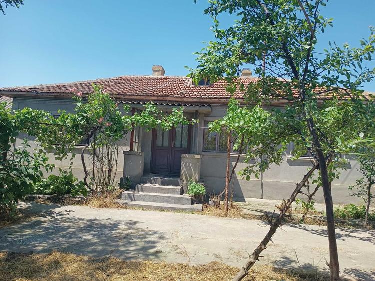 Casă cu 3 camere în Baia