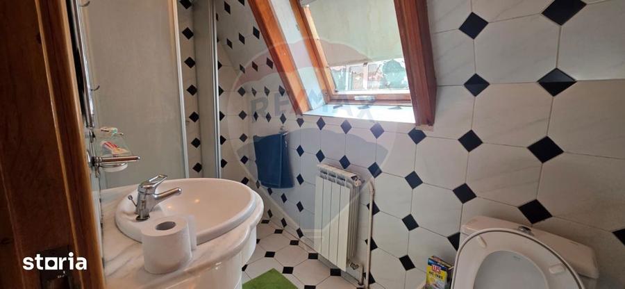 Casă cu 5 camere cu Teren 200 Mp în Grivița