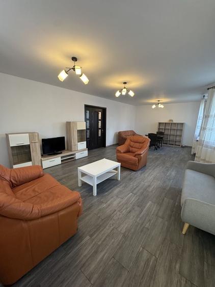 Casă cu 4 camere cu Teren 250 Mp în Central