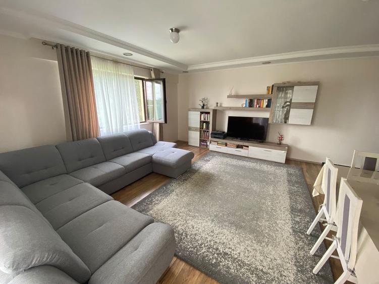 Apartament cu 3 camere decomandat, mobilat în Iancu Nicolae