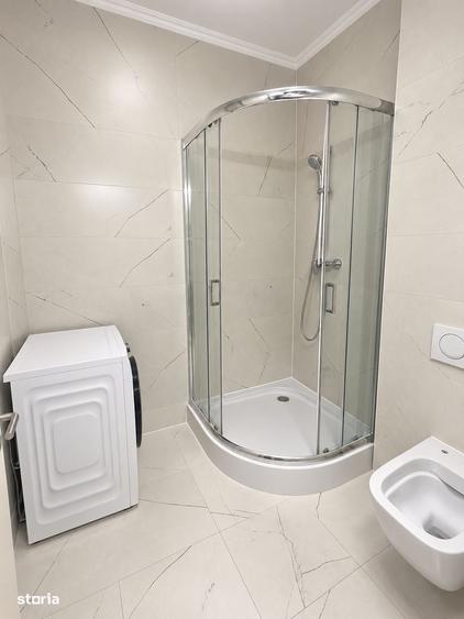 Apartament cu 3 camere decomandat în Tractorul