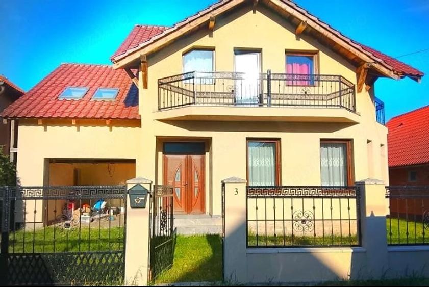 Casă cu Teren 1000 Mp în Central