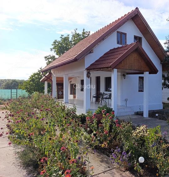 Vand casa la 6 km de Tg-Jiu.