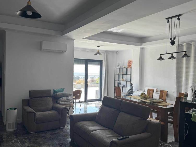 Apartament cu 4 camere decomandat, mobilat în Exterior Vest