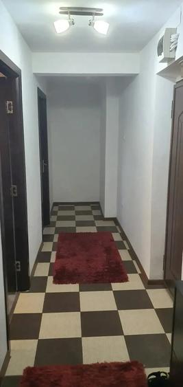 Apartament cu 3 camere decomandat în Cet