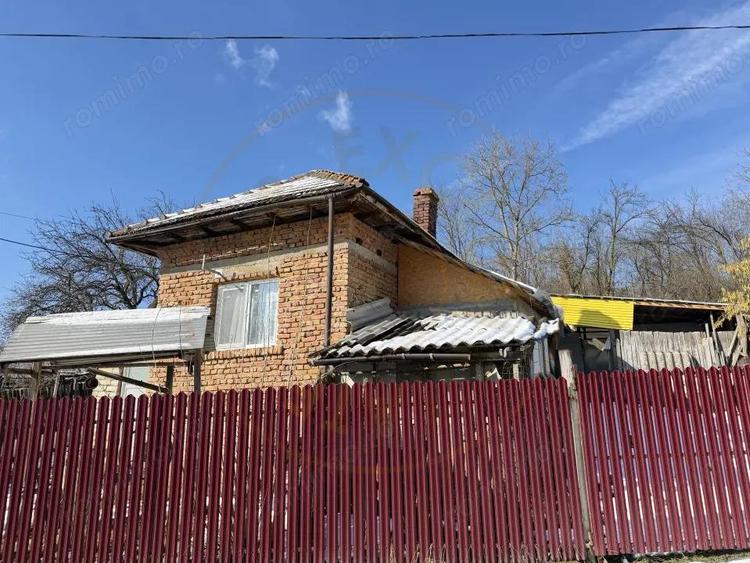 Casă cu Teren 780 Mp în Priboieni