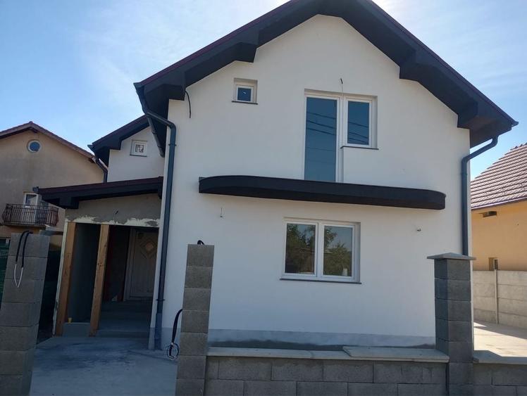 Casă cu 4 camere în Haieu