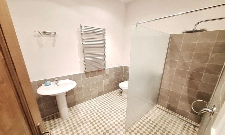 Casa saseasca cu teren generos - 13