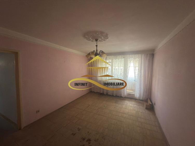 De vanzare apartament 3 camere Roman Neamt - 13