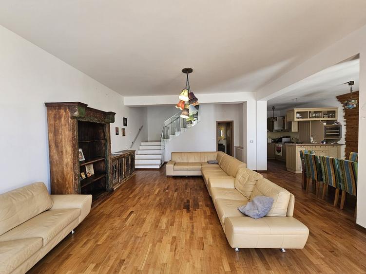 Vilă cu 7 camere în Faleză Nord – acces din 2 străzi/parcare în curte - 4