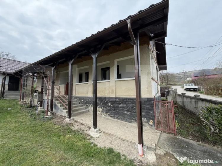 Casa cu 3 camere in suprafa?a de 80 mp ?i un teren de 2 - 4